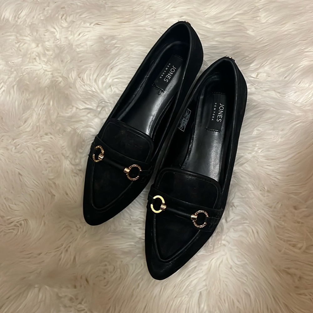 Jones New York  Qentie pointed toe faux pebble, suede flats with gold hardware.